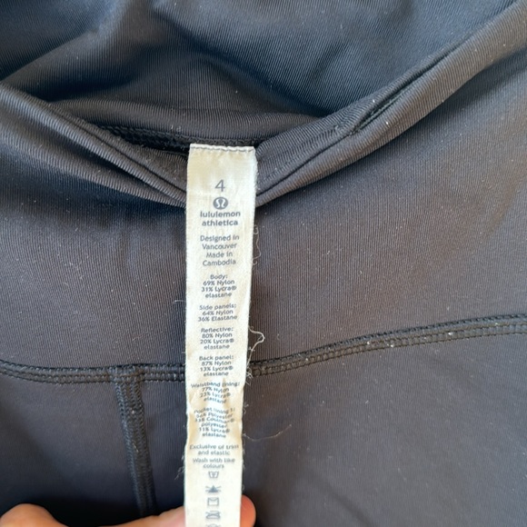 Lululemon women’s size 4 leggings with mesh panel up side - Picture 4 of 8